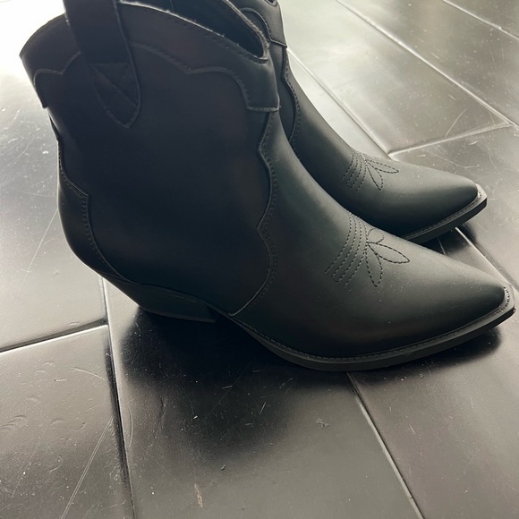 JustFab Kacey Western Ankle Boots - Picture 8 of 9